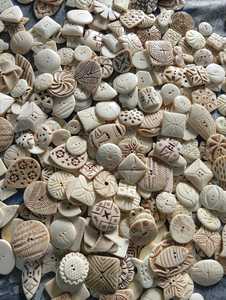 Cuentas de Concha de Coral de Hueso Surtidas, Talladas a Mano, Estilos Mixtos para la Fabricación de Joyas, Adornos para Camisas, Botones, Suministros, Listas para Revender en Caja - Product Image 5