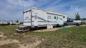 Camping-car d'occasion en excellent état, modèle D-U-T-C-H-M-E-N V-I-C-T-O-R-Y LANE 2005, haute performance, 36 pieds de long, charge utile de 2000 kg, couleur foncée, à vendre - Product Image 6