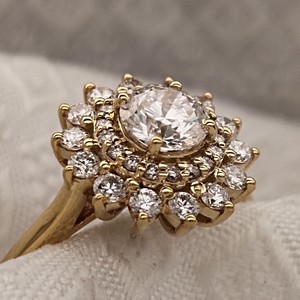 Bague en diamant CVD de haute qualité certifiée IGI conçue sur mesure pour les femmes pour les occasions de fête - Product Image 1