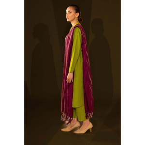 Camisa y Dupatta de Satén Bordado con Jacquard Verde para Mujer - Product Image 1