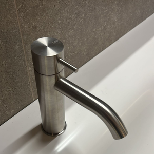 ก๊อกน้ำอ่างล้างหน้า CEA Design MIL165 สแตนเลสแบบก้านโยกเดี่ยว ดีไซน์ทรงกระบอกเรียบง่ายสำหรับห้องน้ำสไตล์โมเดิร์น - Product Image 2