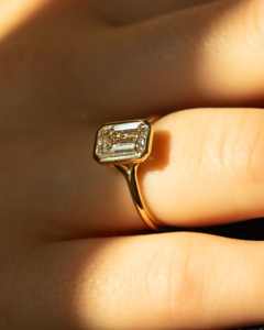 Taille émeraude 12x8mm Moissanite Solitaire Bague de fiançailles Réglage de la lunette en or | Bijoux fins de mariage en pierre blanche - Product Image 3