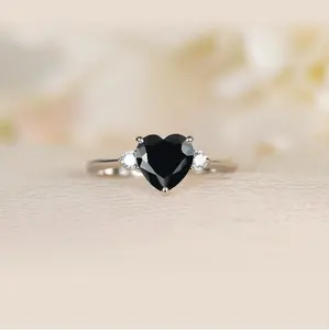 Ensemble de bague de fiançailles Tishya Diamond en argent sterling 925 avec moissanite de 2,50 carats, option plaquée or - Product Image 4