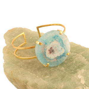 Joyería llamativa para mujer, brazalete abierto de banda de doble capa de cuarzo solar azul natural, brazalete de piedra grande chapado en oro de 18 quilates de latón - Product Image 5