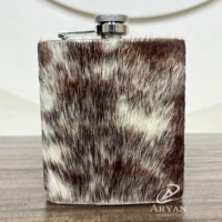 Flacon en cuir de vachette rustique en acier inoxydable de haute qualité Portable 8oz flacon de hanche en cuir véritable occidental personnalisé pour liqueur de whisky