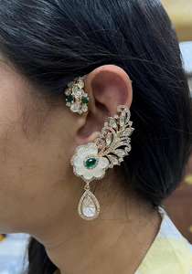 Boucles d'oreilles traditionnelles ethniques kundan avec des pierres colorées, motif de feuilles et de fleurs, en différentes couleurs, au prix de gros - Product Image 3