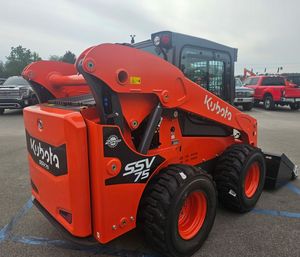 Chargeuse compacte sur pneus Kubota SSV75 d'occasion, 2 vitesses, couple élevé, pour travaux agricoles et de construction - Product Image 1