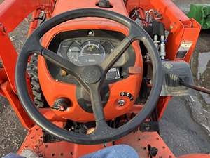 Tracteur compact Kubota LA525 d'occasion avec chargeur frontal 4x4, machine agricole, à vendre - Product Image 3