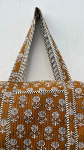 Sac de voyage week-end décontracté de luxe matelassé fait main, grande capacité, durable, imprimé floral en blocs, coton, fermeture éclair - Product Image 4