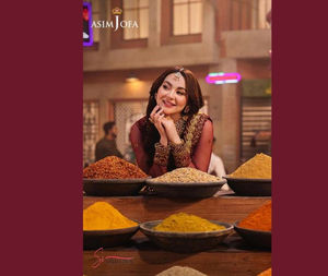 Hania Amir Trayendo Asim Jofa BORDADO TORCIDO SEDA Vestido de 3 piezas Cosido por la colección Ssumaira - Product Image 4