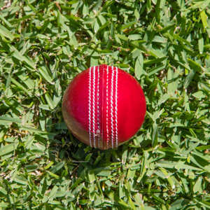 Pelota de Cricket Personalizada con Logotipo, Pelota Dura Roja de Alto Rendimiento con Tamaños Personalizados MA23-08 - Product Image 5