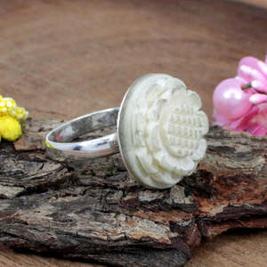 Venta al por mayor de joyería fina de Coral chino anillo de plata esterlina corte cojín diamante rodio plateado corte ovalado piedra estilo Vintage Ajuste de bisel - Product Image 2