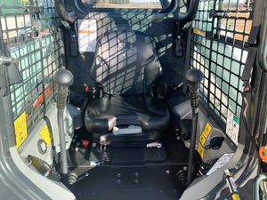 Chargeuse compacte d'occasion 74 CV diesel, avec levage vertical hydraulique, équipement de construction à vendre - Product Image 4
