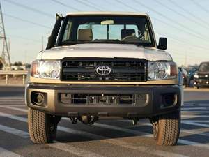 Venta Rápida de Camionetas Toyota Land Cruiser 79 USADAS de Cabina Simple, Modelo 2024 - Product Image 1