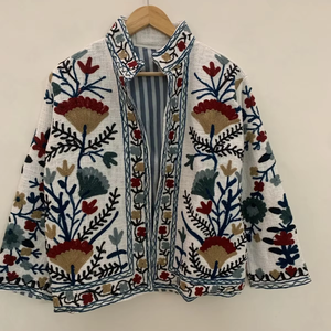 Suzani ปลอกผ้านวมปักลายดอกไม้เสื้อโค้ท suzani ทำด้วยมือสำหรับผู้หญิง - Product Image 1