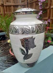 Urne funéraire double pour cendres, blanche avec rose argentée, pour hommes adultes - Product Image 5