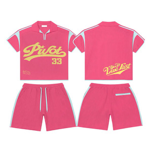 ชุดเสื้อยืดและกางเกงขาสั้นผ้าริบโพลีเอสเตอร์ยืดหยุ่น 230 GSM สีชมพู-ฟ้า พิมพ์ลายโลโก้แบบนุ่มนวล 2 ชิ้น - Product Image 1