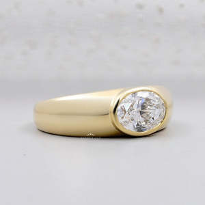 Bague de fiançailles pour femme en diamant de laboratoire certifié IGI, taille ovale, sertie clos, style East West - Product Image 2