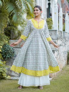 Kurti Anarkali en coton imprimé multi-géométrique pour femmes avec col rond et manches trois quarts, conçu pour un port confortable - Product Image 5