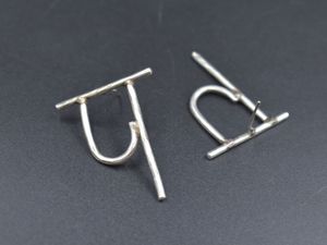 Boucles d'oreilles tendance en acier inoxydable avec mot hindi populaire personnalisé Boucles d'oreilles en argent doré pour femmes - Product Image 3