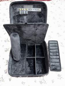 El estuche de joyería de cuero definitivo con cierre de cremallera Organizador multifunción y diseño atemporal - Product Image 3