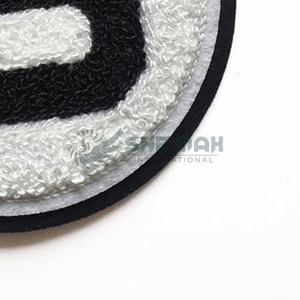 Parches bordados de chenilla hechos a medida, tela de fieltro en forma de corazón, servicio OEM de alta calidad para sombreros y ropa - Product Image 5