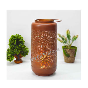 Gravure à chaud Design suspendu fleur motif Style classique Vintage métal maison lanterne décorative petite lanterne décorative artisanale - Product Image 1