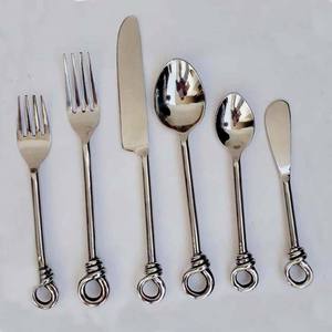 Vente en gros de couverts polis argentés et mats en acier inoxydable kit de vaisselle pour enfants kit de couverts à poignée design gouttes en acier inoxydable - Product Image 4