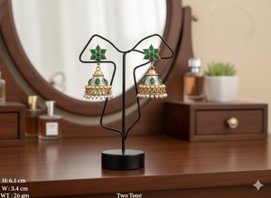 Pendientes Fusion Jhumka multicolor con gotitas de perlas y diseño de tachuelas florales perfectos para bodas, fiestas y ocasiones festivas - Product Image 3