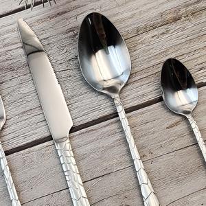 Ensemble de couverts en acier inoxydable écologique de finition luxueuse pour la salle à manger moderne et les fêtes |   Couverts élégants avec des couleurs personnalisées - Product Image 4