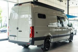 Mercedes Sprinter 3500 2023 Usada, Conversión a RV, Motor de Alto Rendimiento de 2.0 Litros, Modelo de Techo Alto, Automática, Luz Única Izquierda - Product Image 3
