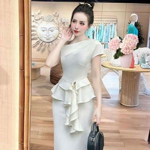 ชุดสำนักงานที่หรูหราด้วยกระโปรงดินสอและการออกแบบไหล่-เหมาะสำหรับดึงดูดความสนใจในที่ทำงาน - Product Image 6