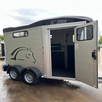 Remolque para Caballos Importado, de un Solo Eje, Totalmente Soldado, Estándar Australiano, Remolque de Lujo para Caballos en Venta