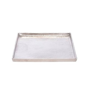 Plateau de service en aluminium fait à la main avec poignée parfait pour les collations et les boissons de table des hôtels et des restaurants à la maison - Product Image 4