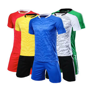 OEM Uniforme de football pour hommes imprimé par transfert de chaleur personnalisé de haute qualité Vêtements de football à manches courtes respirants à séchage rapide - Product Image 1