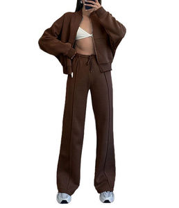 Ensemble de survêtement Active Fit deux pièces en tissu flexible, confortable pour la salle de sport, l'entraînement, la course à pied et les tenues décontractées - Product Image 3