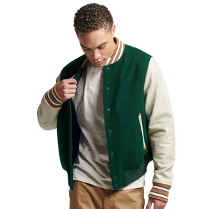 แจ็กเก็ตบอมเบอร์ผ้าซาตินสำหรับผู้ชายแจ็กเก็ตเบสบอลผ้าซาตินเปิดไหล่สีพื้น - Product Image 6