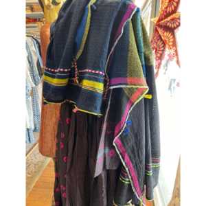 FOLKLORE 107 Elegante Chal de Lana Azul Medianoche Transpirable de Cachemira Pashmina para Otoño, Accesorio de Moda Perfecto para Fiestas - Product Image 3