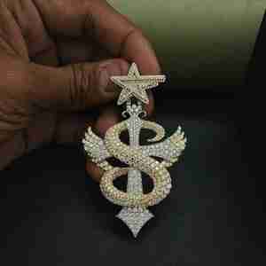 จี้รูปตัวอักษร S แบบไขว้ประดับดาว  สามารถปรับแต่งอักษรได้  ทำจากสแตนเลสสตีล  ประดับโมอิสซาไนต์  ชุบแพลตตินั่ม  เงินสเตอร์ลิง  DOPE JEWELLS - Product Image 4