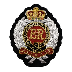 Nouveaux badges brodés à la main - Fil de bullion - Product Image 1