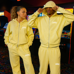 Conjunto Deportivo Personalizado con Sudadera con Capucha Holgada y Pantalones Deportivos Holgados para Hombre - Product Image 2