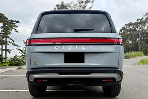 Rivviaan R1S Édition Aventure 2024 Essence Faible Kilométrage - Product Image 3