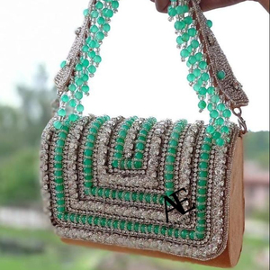 Nouvel arrivage de superbes sacs à main de soirée de mariée multicolores en perles et pierres lourdes en relief faites à la main pour femmes - Product Image 1