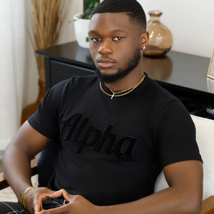 Camiseta de chenilla alfa negra sólida, ropa de vida griega bordada, camiseta de moda de algodón personalizada, ropa de calle informal de fraternidad - Product Image 2