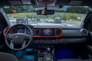 TOYOTA TACOMA TRD SPORT DOBLE CABINA 2017 USADA (LHD/RHD) - Product Image 4