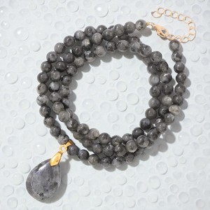 Collier en pierres précieuses d'agate mousse naturelle avec pendentif en forme de larme - Pierres semi-précieuses en vrac - Product Image 1