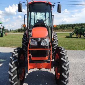 Livraison rapide disponible pour les machines agricoles d'occasion entièrement opérationnelles du tracteur Kubota M6040 4WD en grande forme - Product Image 3
