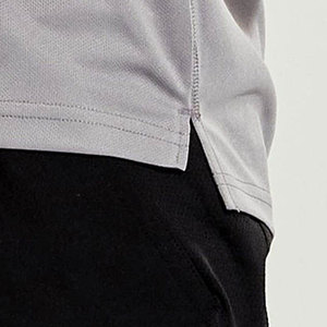 Camiseta sin mangas premium para hombre, tela suave y elástica, ajuste cómodo, perfecta para el gimnasio y uso casual. - Product Image 4