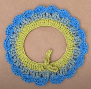 Nouveau cache-col tricoté à la main en coton avec fleur au crochet - Product Image 2