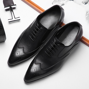 Chaussures habillées vintage en cuir givré pour hommes avec empiècements élastiques et talon résistant à l'usure - Product Image 1